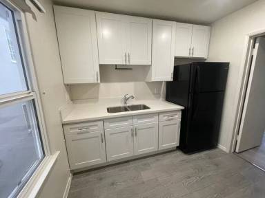 Main picture of 548 N Alexandria Ave