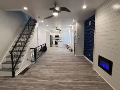 Main picture of 2 E 24th St