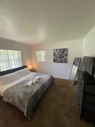 Main picture of 3410 SE 22nd Ave