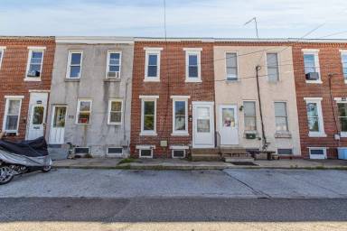 Main picture of 733 Center St