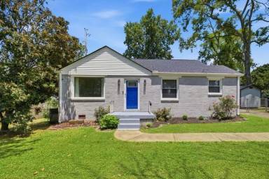 Main picture of 240 Ridgeway Dr