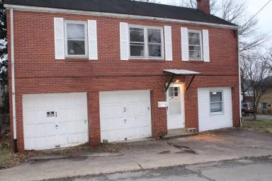 Main picture of 713 Orchard St