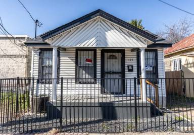 Main picture of 325 S Hackberry St