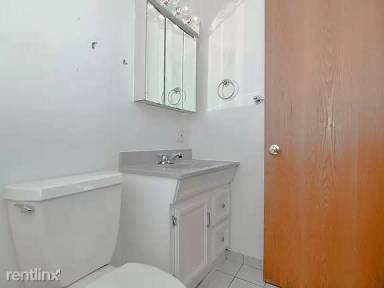 Main picture of 837 W Grand Ave