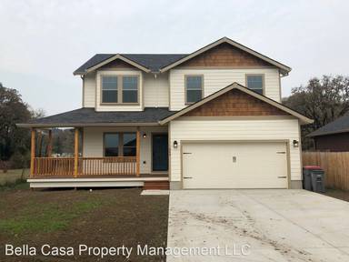 Main picture of 204 SE Hope Ct