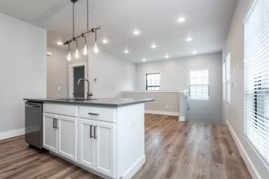 Main picture of 1131 Oak St