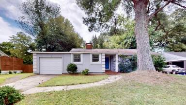 Main picture of 1136 E Woodlawn Rd