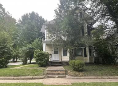 Main picture of 935 W Washington St