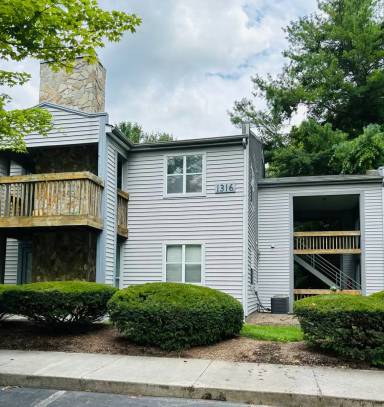 Main picture of 1316 Henry Ln