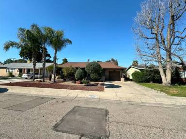 Main picture of 2548 W Iris Ave