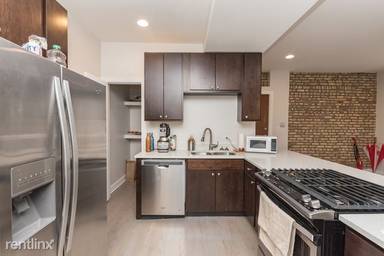 Main picture of 3753 N Leavitt St