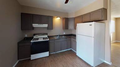 Main picture of 1324 E 5th St