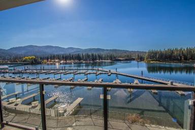 Main picture of 447 W Waterside Dr