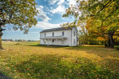 Main picture of 6081 Lakeview Rd
