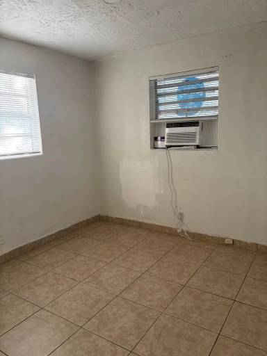 Main picture of 2359 Farragut St