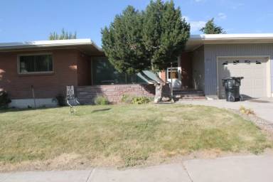 Main picture of 471 E Park St