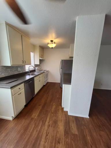 Main picture of 3140 Midway Dr