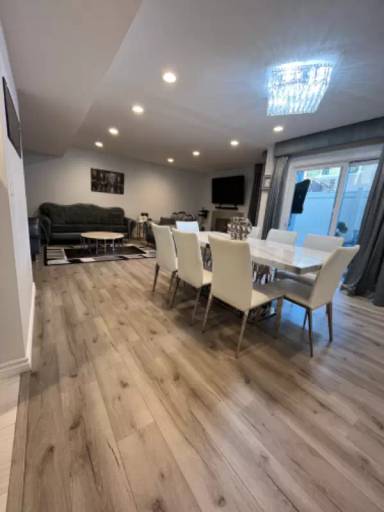 Main picture of 1347 E Harvard St