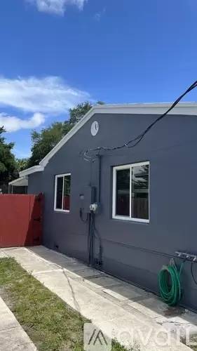 Main picture of 2649 Johnson St