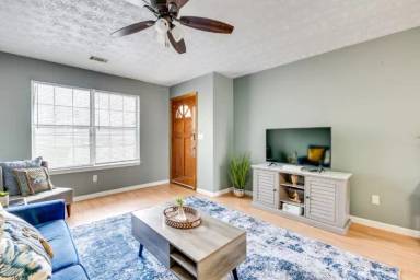 Main picture of 1739 Nutmeg St