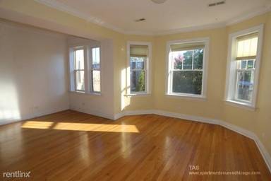 Main picture of 4863 N Hermitage Ave