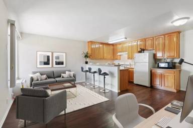 Main picture of 721 W 30th St