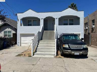 Main picture of 451 E 9th St