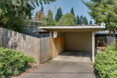 Main picture of 1725 McLean Blvd