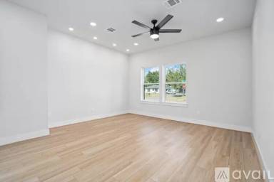 Main picture of 2211 Dan St