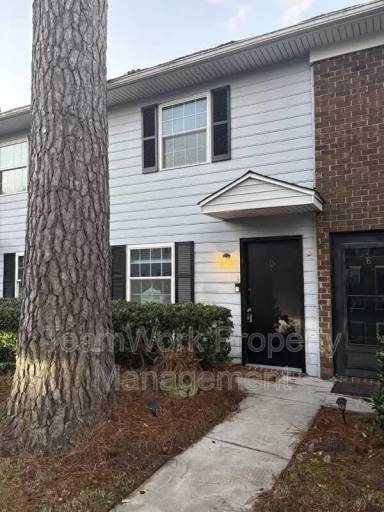 Main picture of Rivers Point Row