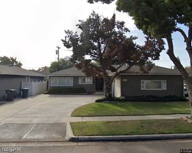 Main picture of 3204 E Holland Ave