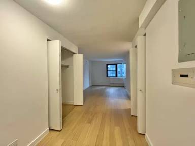 Main picture of 222 E 39th St
