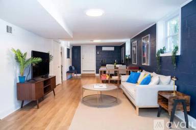 Main picture of 294 Leland Ter NE