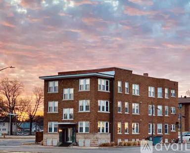 Main picture of 524 S Grand Ave E