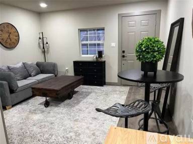 Main picture of 105 W Clark St