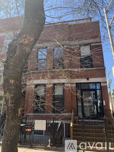 Main picture of 1116 N Hermitage Ave