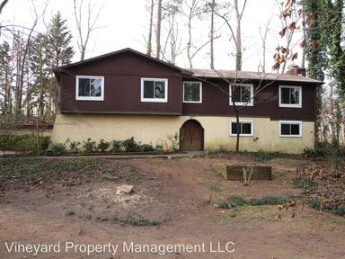 Main picture of 2841 Frankie Ln NE