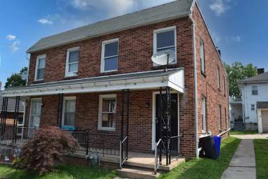 Main picture of 225 S Adams St
