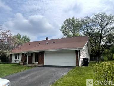 Main picture of 2S525 Lloyd Ave