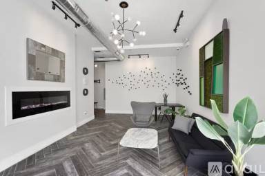 Main picture of 1531 W Howard St