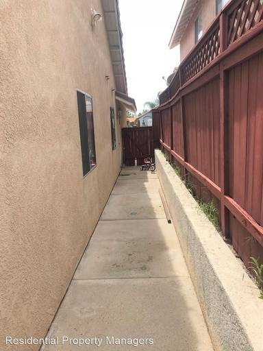 Main picture of 24560 Via Las Laderas