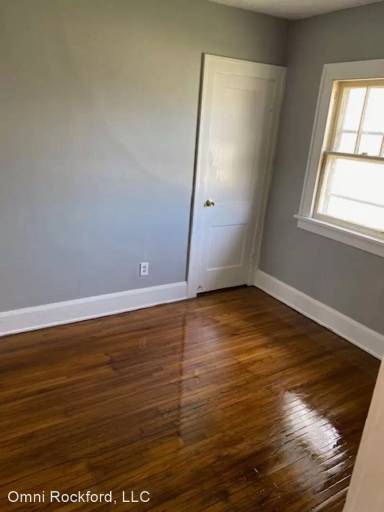 Main picture of 320 N Day Ave