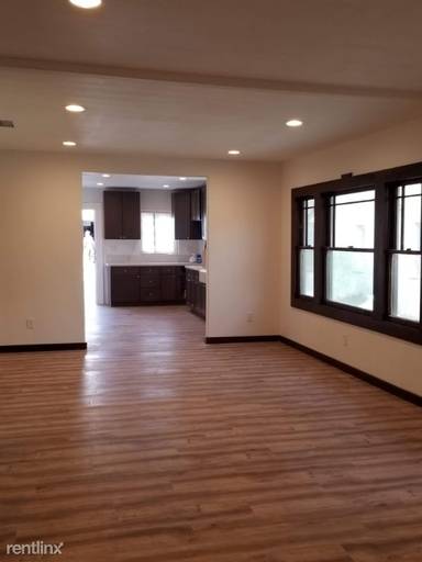 Main picture of 867 E Main St