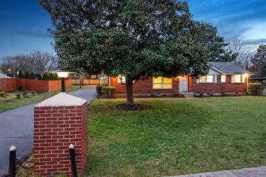 Main picture of 2939 Hillhurst Dr