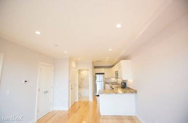 Main picture of 296 Beacon St