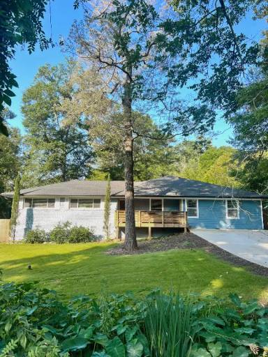 Main picture of 3700 Ashwood Dr SE