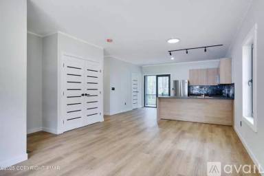 Main picture of 1540 Lake Ln