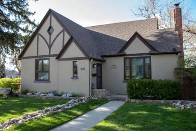 Main picture of 830 W 17th St