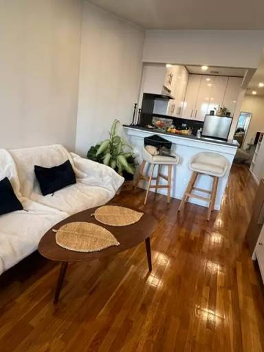 Main picture of 244 E. Houston