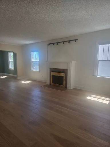 Main picture of 70 Pine St